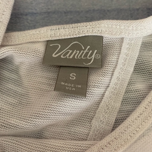 ✅HOST Pick✅ Vanity Top with Back Slit, Small - Picture 4 of 5